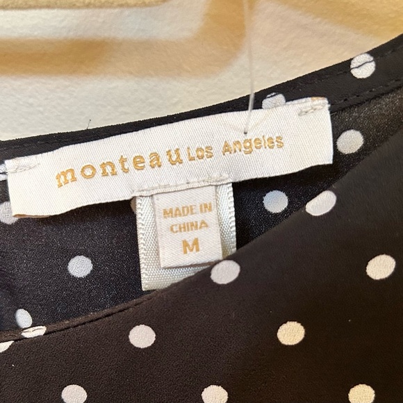 NWOT (fit is small) Monteau LA Flutter Sleeves Polka Dot Blouse. Medium - Picture 5 of 5